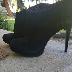 Carlos Heels